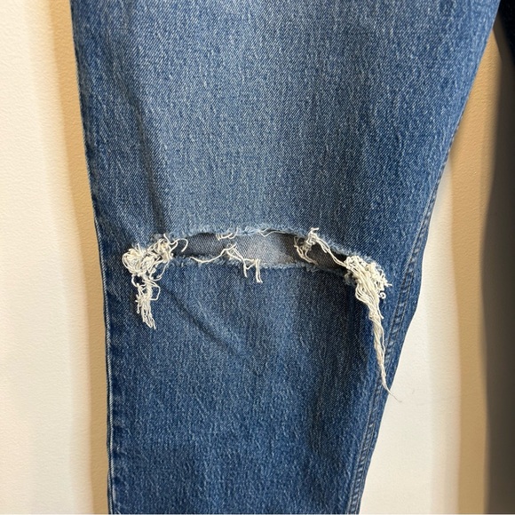 Abercrombie and Fitch Curve Love Mid Rise 90s Straight Jean Distressed - Picture 9 of 12